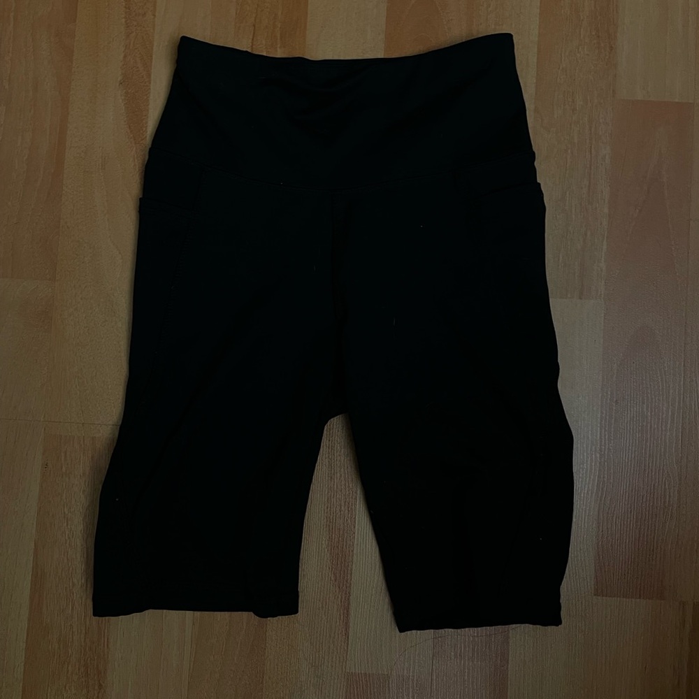 Black Danskin polyester & spandex capri leggings shorts with pockets in XS